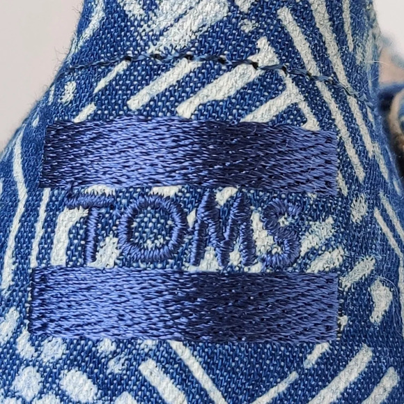 TOMS Clarissa Sandals 9.5 Blue Batik Textile Wrapped Wedge - Picture 12 of 16